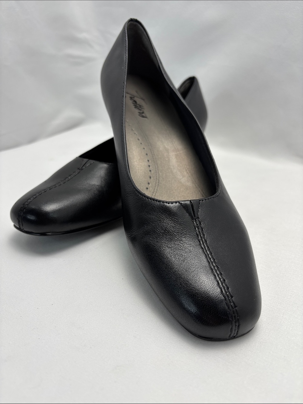 Trotters Doris Women’s Sz7.5N Black Leather Low Block Heel Pump #330